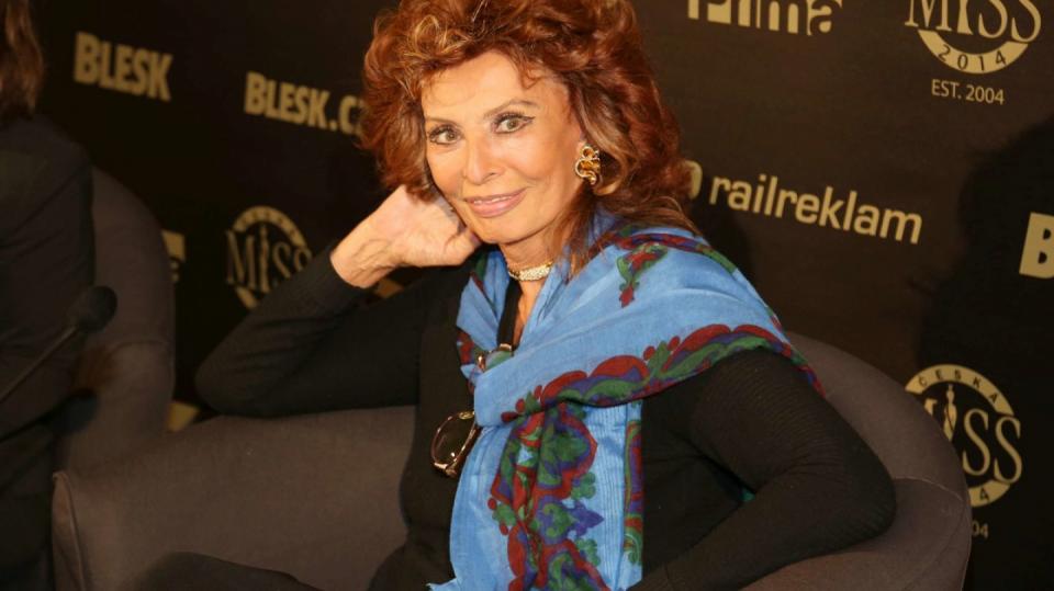 Sophia Loren vypadá pořád nádherně...